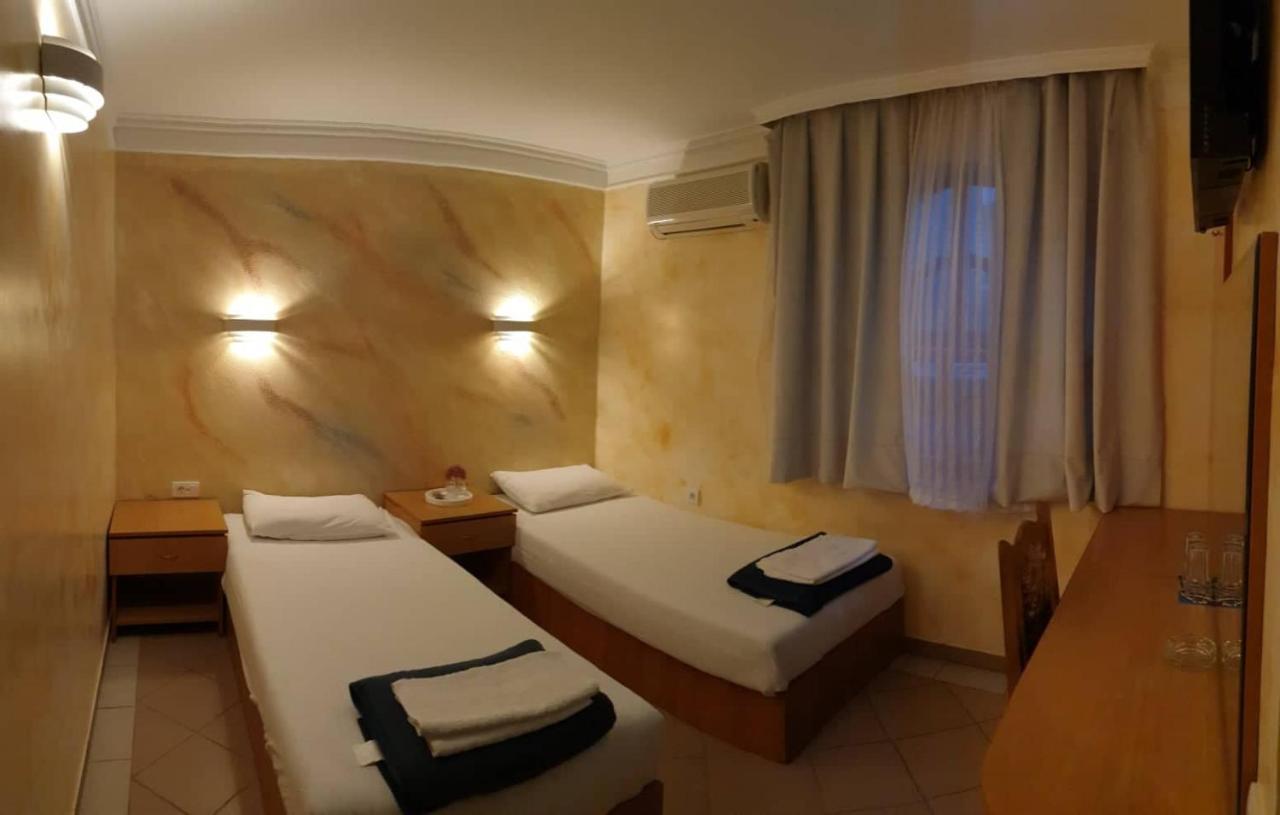 Estrada Lux Hotel Belgrade Exterior photo